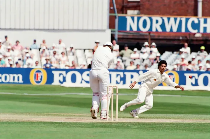 Framed Print : Yorkshire v Gloucestershire, Britannic Assurance County Championship 1992 Framed Print : Yorkshire v Gloucestershire, Britannic Assurance County Championship 1992