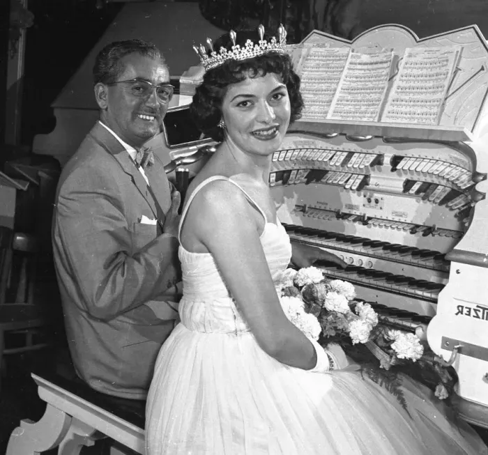 Framed Print : Young bride sitting at a wurliitz organ with musician for her wedding ceremony Framed Print : Young bride sitting at a wurliitz organ with musician for her wedding ceremony