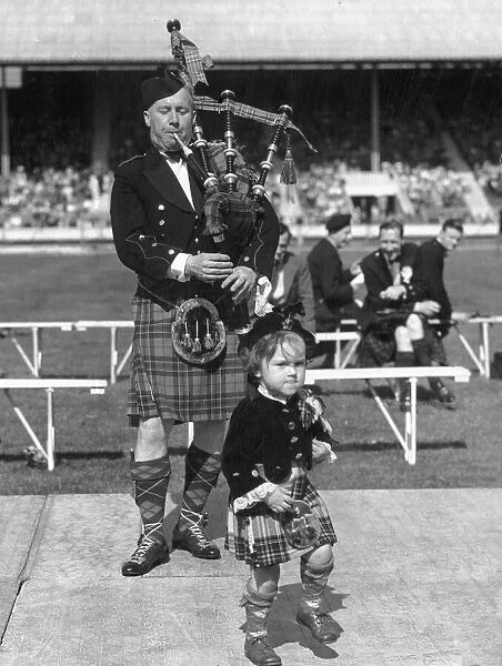 Young Heather Gibb dressed in traditional Scottish tartan costume