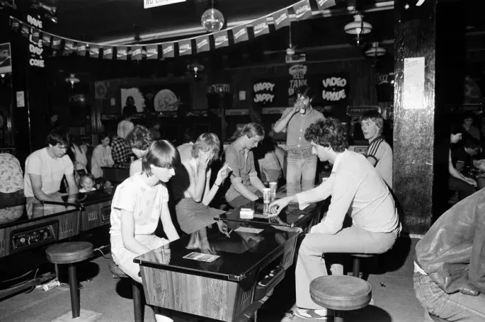 Framed Print : Young holidaymakers play the video machines at the James Corrigan seafront amusement Framed Print : Young holidaymakers play the video machines at the James Corrigan seafront amusement