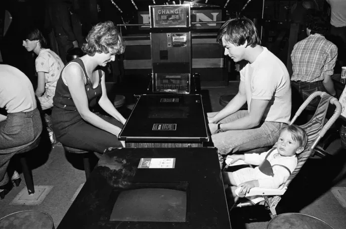 Framed Print : Young holidaymakers play the video machines at the James Corrigan seafront amusement Framed Print : Young holidaymakers play the video machines at the James Corrigan seafront amusement