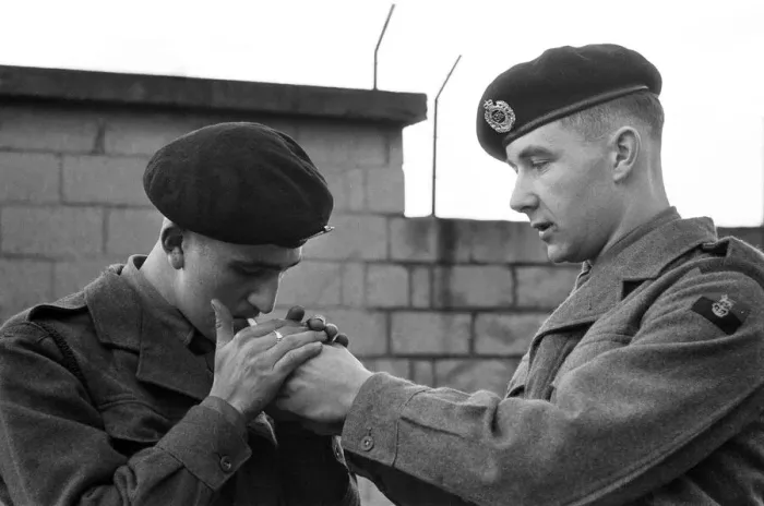 Framed Print : Two young soldiers at Royal Engineers recruiting scheme at Giillingham in Kent Framed Print : Two young soldiers at Royal Engineers recruiting scheme at Giillingham in Kent