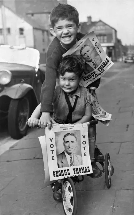 Framed Print : Young Supporters for George Thomas, the Labour Candidate for Cardiff West