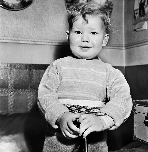 Young toddler boy December 1952 C6391-005