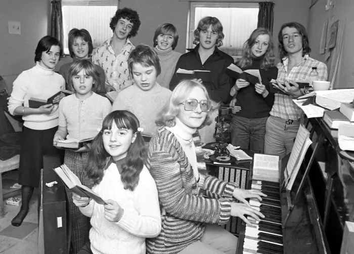 Framed Print : Youngsters raised £100 from a sponsored 24-hour-sing-in at Cubbington Methodist