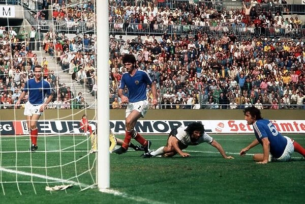 Yugoslavia v West Germany World Cup 1974 football Mueller scores 2nd goal
