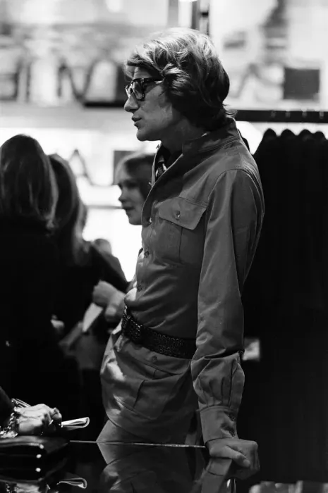 Framed Print : Yves Saint Laurent, designer, pictured at his first London Rive Gauche store on New Bond Framed Print : Yves Saint Laurent, designer, pictured at his first London Rive Gauche store on New Bond