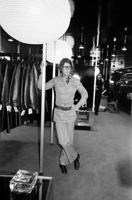Framed Print : Yves Saint Laurent, designer, pictured at his first London Rive Gauche store on New Bond Framed Print : Yves Saint Laurent, designer, pictured at his first London Rive Gauche store on New Bond