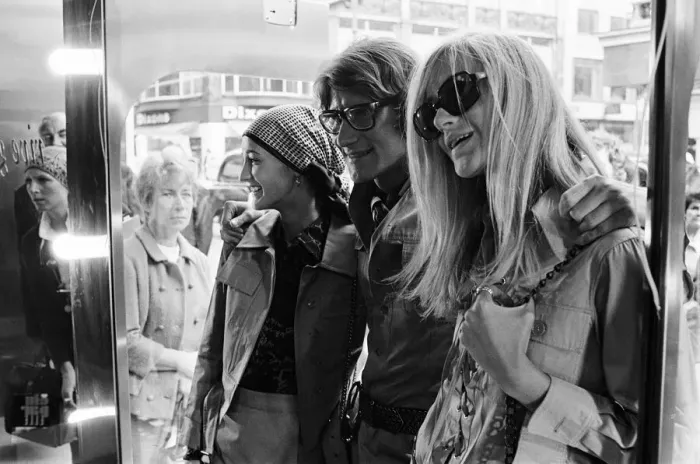 Framed Print : Yves Saint Laurent, designer pictured outside his first London Rive Gauche store on New Framed Print : Yves Saint Laurent, designer pictured outside his first London Rive Gauche store on New