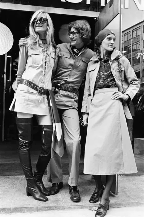 Framed Print : Yves Saint Laurent, designer pictured outside his first London Rive Gauche store on New Framed Print : Yves Saint Laurent, designer pictured outside his first London Rive Gauche store on New