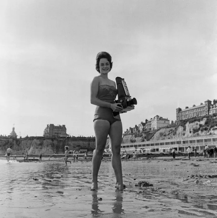Framed Print : Yvonne MacKenzie, aged 19, who lives in Broadstairs is the reigning Miss Broadstairs