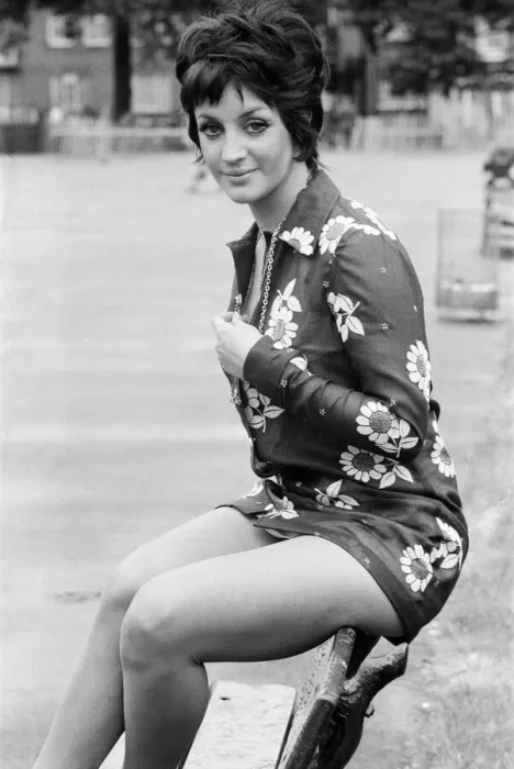 Framed Print : Yvonne Paul, Actress, Model & Dancer, aged 22, pictured 22nd June 1969 Framed Print : Yvonne Paul, Actress, Model & Dancer, aged 22, pictured 22nd June 1969