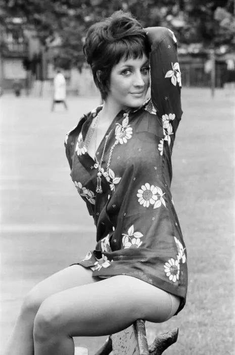 Framed Print : Yvonne Paul, Actress, Model & Dancer, aged 22, pictured 22nd June 1969