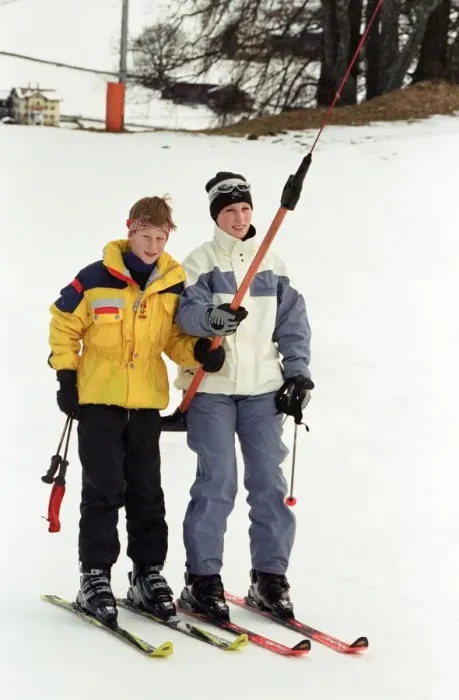 Framed Print : Zara Phillips and Prince Harry on the ski slopes of Klosters. January 1998 Framed Print : Zara Phillips and Prince Harry on the ski slopes of Klosters. January 1998
