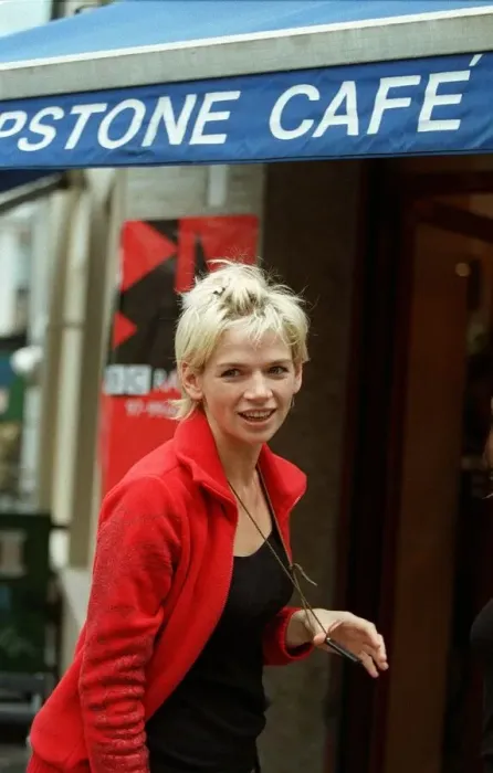 Framed Print : Zoe Ball Radio / TV Presenter September 98 Radio One presenter Framed Print : Zoe Ball Radio / TV Presenter September 98 Radio One presenter
