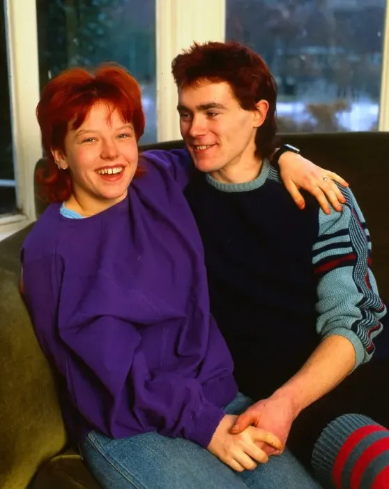 Framed Print : Zoe Brown TV presenter January 1985 with her boyfriend Julian Taylor