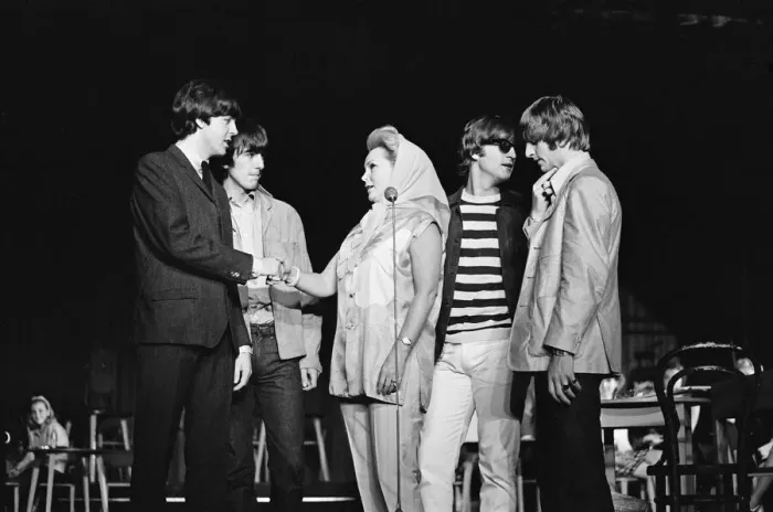 Framed Print : Zsa Zsa Gabor meets The Beatles. Picture taken at The London Palladium