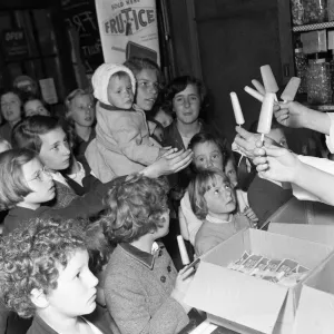 Memory Lane Print: 1000 Free Ice Lollies, July 29th 1954