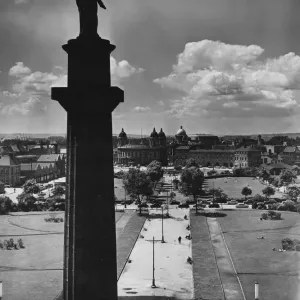 The 102 foot Wiberforce monument overlooking Queens Gardens, Hull