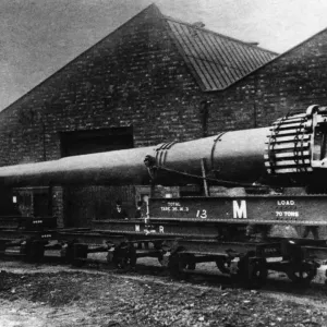 A 15 Naval gun is loaded on to a waiting train at The Royal Ordnance Works at Stoney A 15 Naval gun is loaded on to a waiting train at The Royal Ordnance Works at Stoney