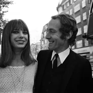 18 ans, Jane Birkin, actuellement en vedette dans le rôle principal de. 18 ans, Jane Birkin, actuellement en vedette dans le rôle principal de.