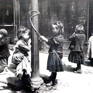 1900-1909. Children playing in the Scotswood area of Newcastle