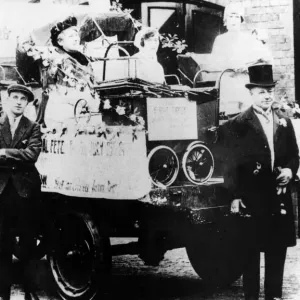 La Festa Florale del 1926 in cui tutti i premi sono passeggini donati da Austins della Corporation.