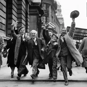 1949 FA Cup Final Wolverhampton Wanderers v Leicester City Supporter sand Fans on their