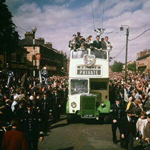 1960 1961 Tottenham Hotspur Double Winning Season, Spurs team return to London in open