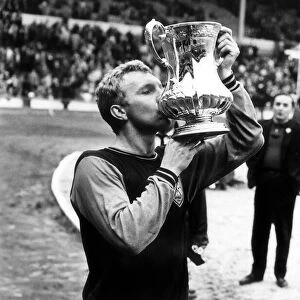 1964 FA Cup Final West Ham United Bobby Moore kisses the trophy after his sides