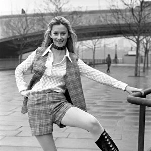 1970s Fashion: Shorts. January 1971 71-00161-008