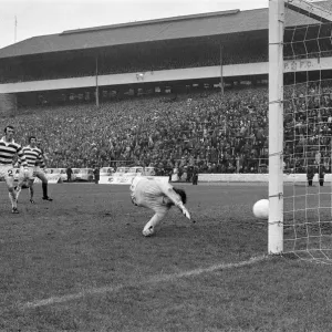 1975 Glasgow Cup Final Print: Rangers vs Celtic