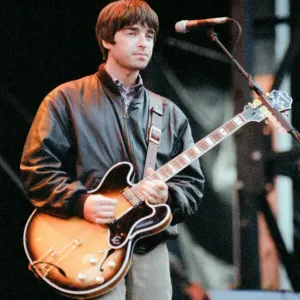 1996 Oasis, music group, performing o stage, Balloch Castle Country Park Balloch 1996 Oasis, music group, performing o stage, Balloch Castle Country Park Balloch