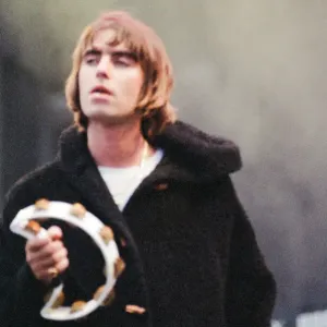 1996 Oasis, music group, performing o stage, Balloch Castle Country Park Balloch 1996 Oasis, music group, performing o stage, Balloch Castle Country Park Balloch