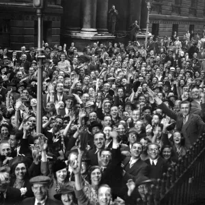 3rd September 1939, Large crowds gathered in Downing Street as the zero hour 11am 3rd September 1939, Large crowds gathered in Downing Street as the zero hour 11am