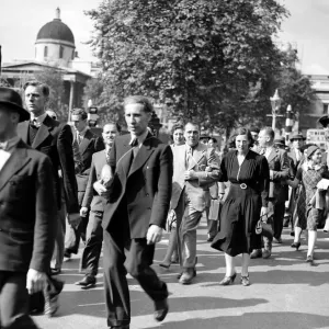 3rd September 1939, Large crowds seen here in Trafalgar Square making their way to 3rd September 1939, Large crowds seen here in Trafalgar Square making their way to