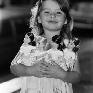 Vierjährige Sophie O'Donnell mit ihren Sindy-Puppen am 20. August 1980