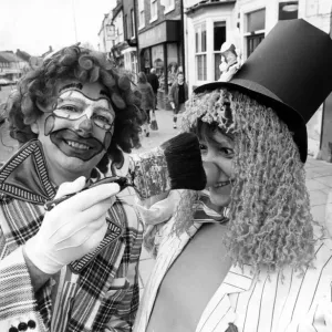40-year-old Alyn Mitchinson is taking a day off from work to raise money for Comic Relief 40-year-old Alyn Mitchinson is taking a day off from work to raise money for Comic Relief