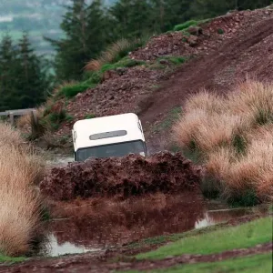 4X4 OFF ROAD INSTRUCTION FOR ROAD RECORD LAND ROVER DEFENDER WADING THROUGH RIVER 4X4 OFF ROAD INSTRUCTION FOR ROAD RECORD LAND ROVER DEFENDER WADING THROUGH RIVER