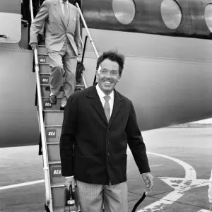 Actor Brian Rix arrives at LAP with his children after his accident in Spain