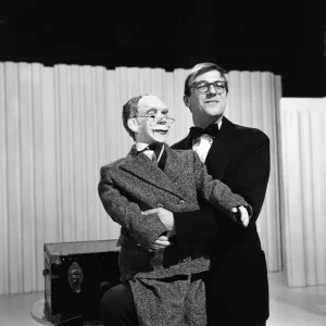 L'acteur et comédien Roy Hudd. 11 avril 1965. L'acteur et comédien Roy Hudd. 11 avril 1965.