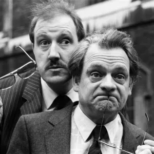 L'attore David Jason, a destra, (Only Fools and Horses) e Gordon Kaye (Allo L'attore David Jason, a destra, (Only Fools and Horses) e Gordon Kaye (Allo