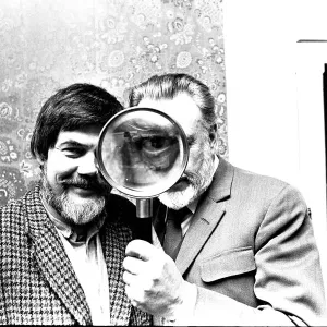 Actor Donald Sinden was presented with an enormous magnifiying glass by namesake David