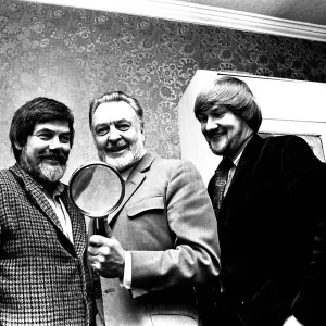 Actor Donald Sinden was presented with an enormous magnifiying glass by namesake David