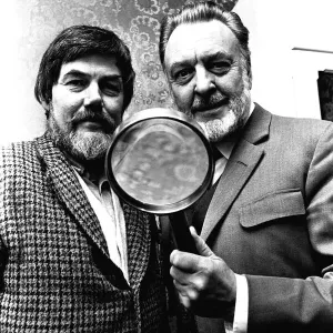 Actor Donald Sinden was presented with an enormous magnifiying glass by namesake David