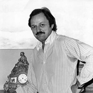 Actor Peter Bowles at his Hammersmith Home. June 1980 P003848