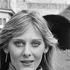 Actor Sarah Lancashire in a 1987 photo shoot on the cobbles of the set of Coronation