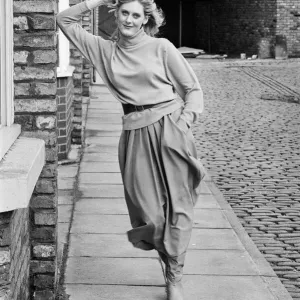 Actor Sarah Lancashire in a 1987 photo shoot on the cobbles of the set of Coronation Actor Sarah Lancashire in a 1987 photo shoot on the cobbles of the set of Coronation