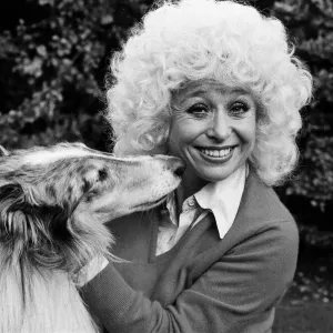 Actress Barbara Windsor at home. 19th October 1980 Actress Barbara Windsor at home. 19th October 1980