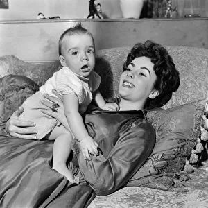 Actress Elizabeth Taylor at home with her baby son Michael. September 1953 D5729-002